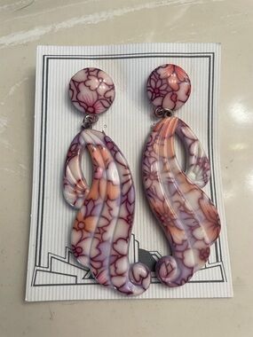 Vintage Bold Floral Design Acrylic Dangle 1970's Earrings